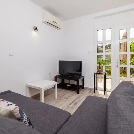 Tatjana Apartman *